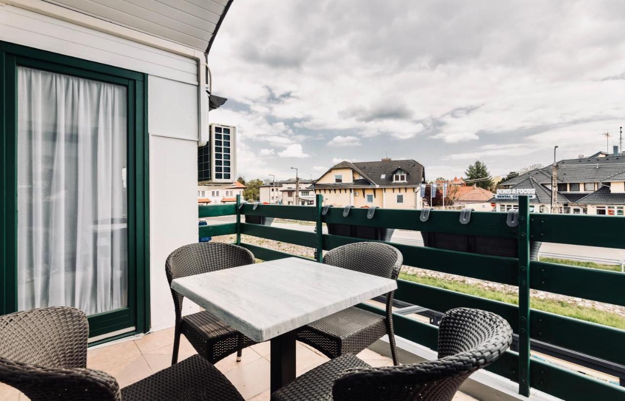 Monarchia Apartman Grand Mosonmagyaróvár 外观 照片