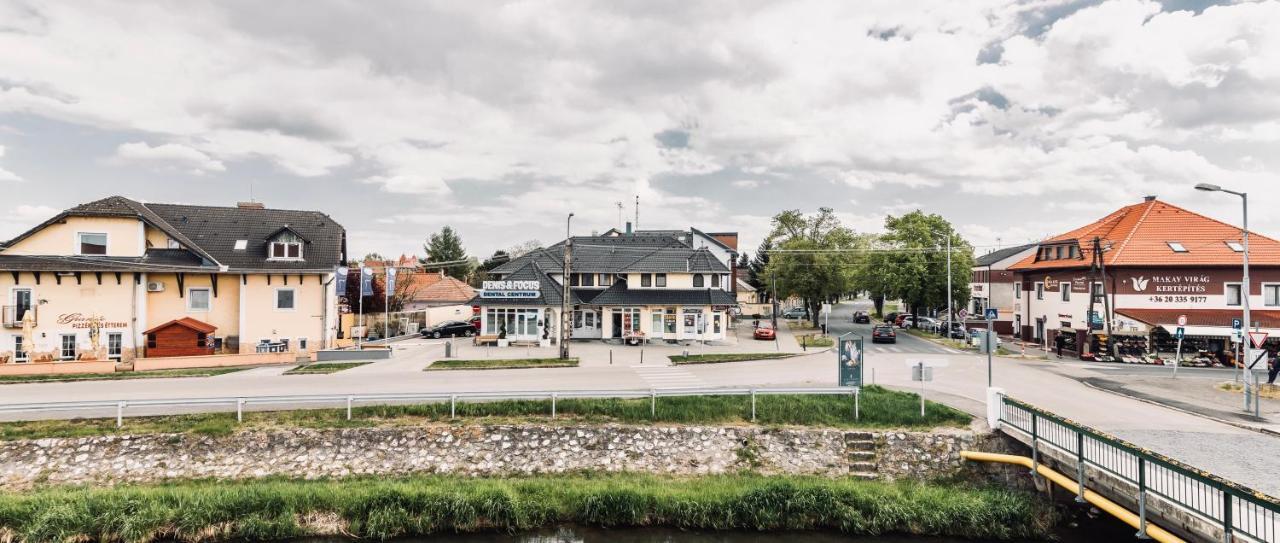 Monarchia Apartman Grand Mosonmagyaróvár 外观 照片
