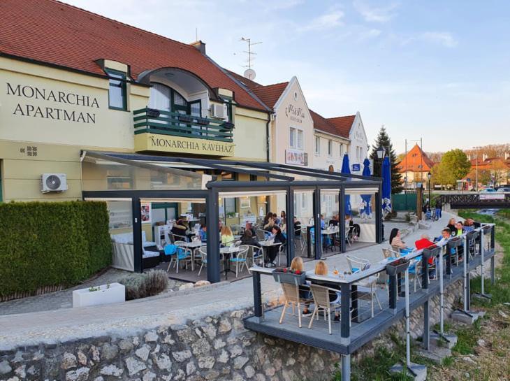 Monarchia Apartman Grand Mosonmagyaróvár 外观 照片